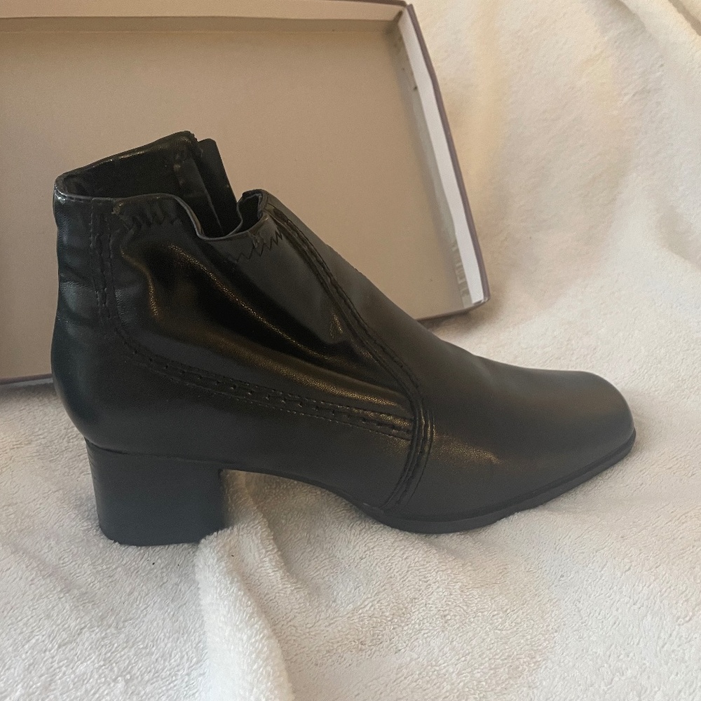 Expressions Women’s Black Stretch Boot Size 11 #69733